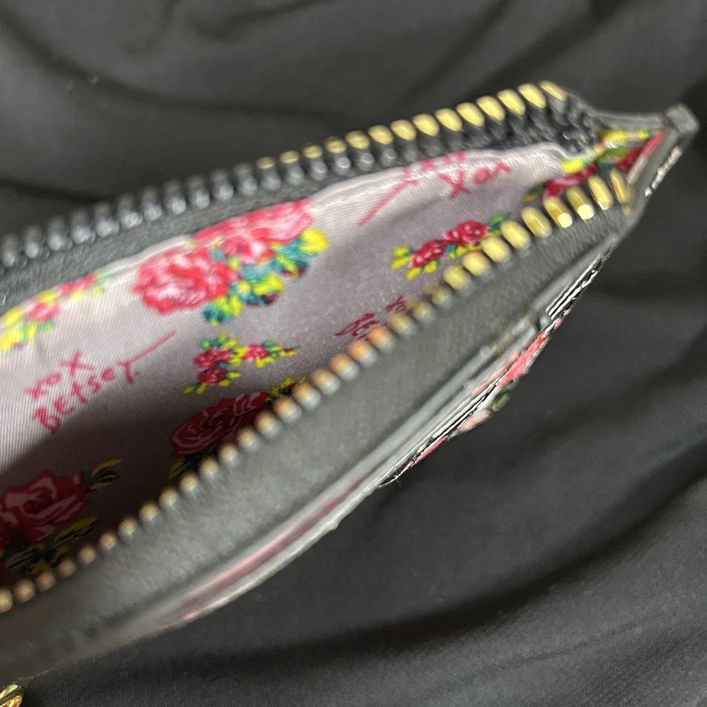 Betsey Johnson New Black White Rose Floral Credit Card Wallet Keychain Clutch
